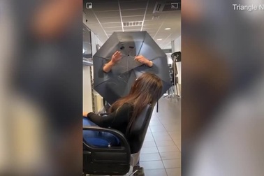 Clip hài hước: Làm tóc trong mùa dịch