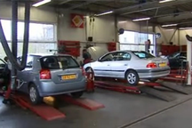 Sửa ô tô trong hãng, tôi nghi bị tráo lốp và mọi người cũng nên cẩn thận