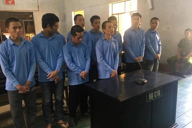 Xét xử nhóm thanh niên giải quyết mâu thuẫn bằng súng
