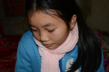 Thương bé gái lớp 8 bỗng dưng mắc bệnh tâm thần phân liệt