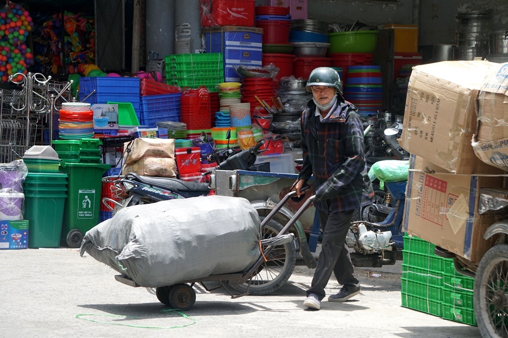 Người lao động vật lộn trong chảo lửa miền Trung - 4 Người lao động vật lộn trong chảo lửa miền Trung - 4
