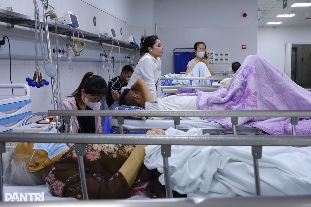 Cabin bốc cháy sau tai nạn, 3 người trên xe bị thương nặng - 3 Cabin bốc cháy sau tai nạn, 3 người trên xe bị thương nặng - 3