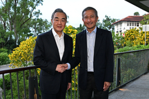 Ông Vương Nghị được khen vì tháo cà vạt