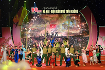 Xúc động chương trình "Vang mãi bản hùng ca bầu trời"