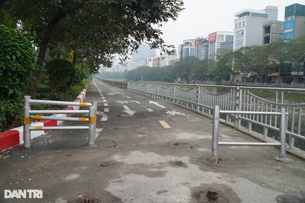 Người dân trải nghiệm tuyến đường đầu tiên dành cho xe đạp ở Hà Nội - 3 Người dân trải nghiệm tuyến đường đầu tiên dành cho xe đạp ở Hà Nội - 3