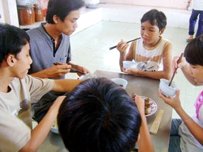 Vụ hành hạ bé Hào Anh: Những trò tra tấn kinh dị