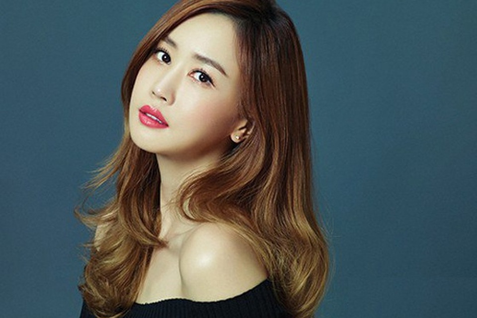 Mỹ nhân dao kéo xứ Hàn Lee Da Hae khác lạ sau nhiều năm ở ẩn - 12 Mỹ nhân dao kéo xứ Hàn Lee Da Hae khác lạ sau nhiều năm ở ẩn - 12