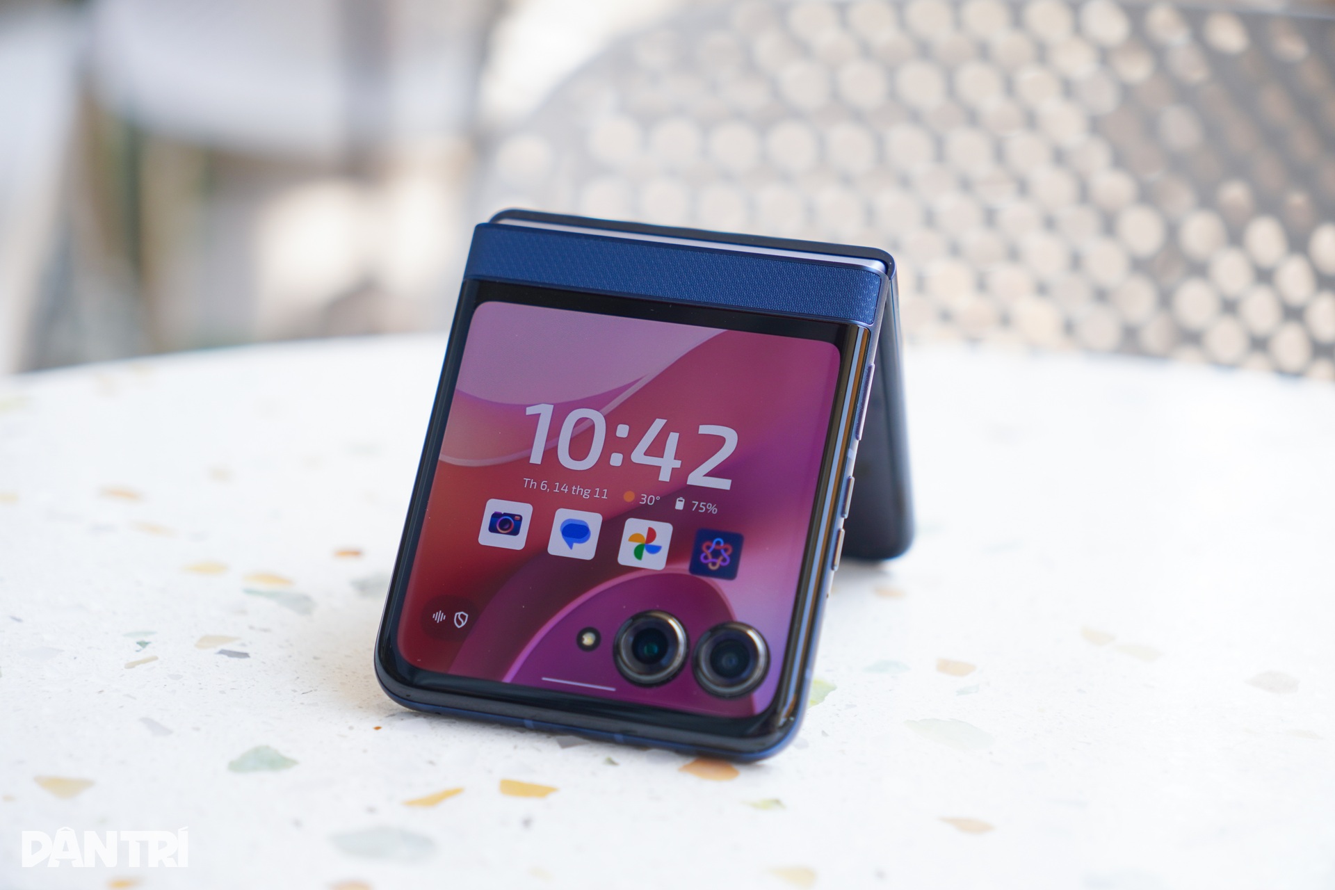 Đánh giá Motorola Razr 60: Có gì để đối đầu Samsung Galaxy Z Flip7 FE? - 14