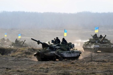 Cố vấn Tổng thống Zelensky nói "tên lửa Ukraine có thể vươn tới Moscow"