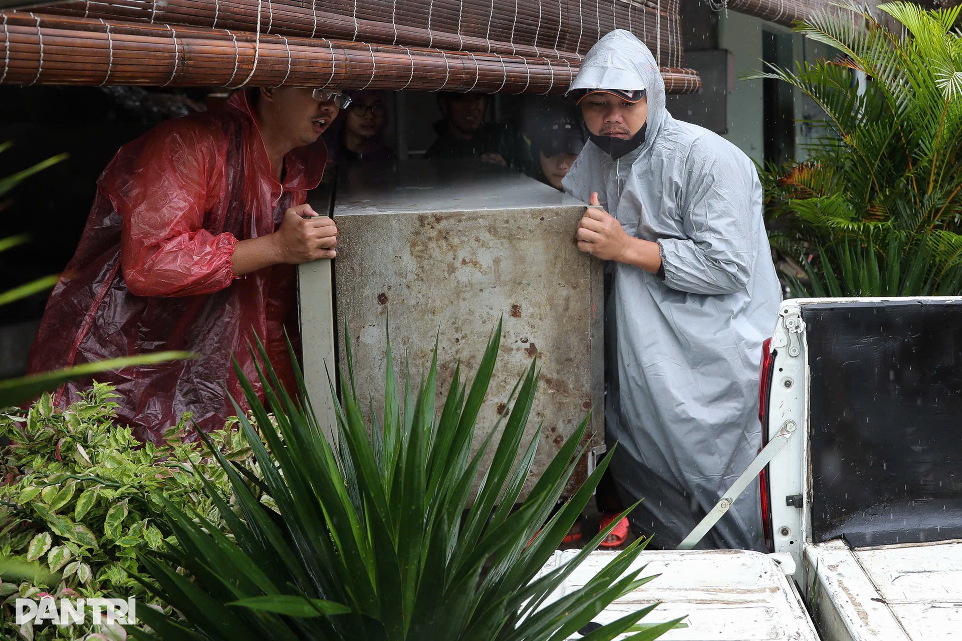 Sạt lở tại Đèo Cả: 2 chị em thiệt mạng, hàng nghìn phương tiện mắc kẹt - 6