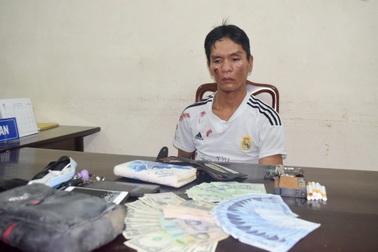 Người dân cùng cảnh sát 113 bắt siêu trộm có 6 tiền án