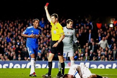 Drogba uất ức vì bị truất quyền thi đấu