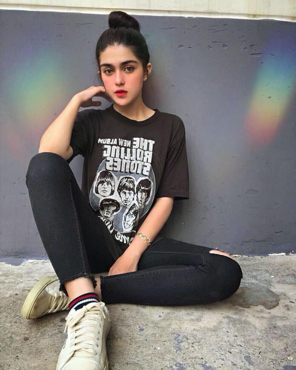 Nữ sinh Việt lai Tây tư vấn cách mặc áo 2 dây, crop top - 6 Nữ sinh Việt lai Tây tư vấn cách mặc áo 2 dây, crop top - 6