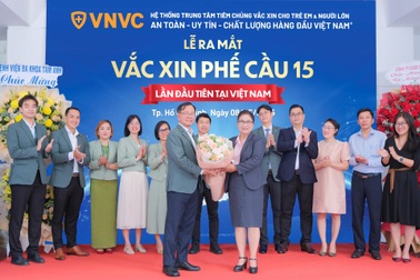 VNVC tiêm vaccine phế cầu 15 đầu tiên tại Việt Nam