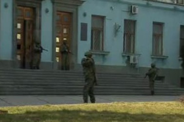 Video “lính Nga” gác trụ sở chính quyền Crimea của Ukraine?
