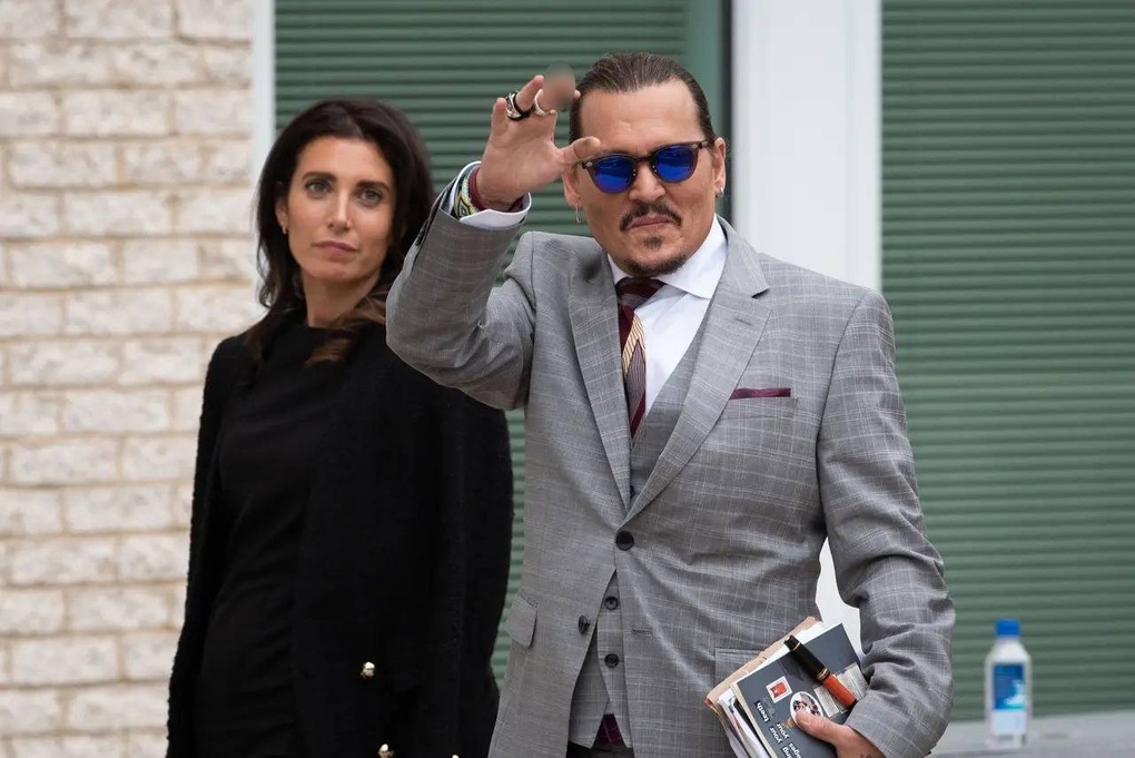 Bạn gái mới của Johnny Depp là một nữ luật sư xinh đẹp... chưa ly hôn - 3 Bạn gái mới của Johnny Depp là một nữ luật sư xinh đẹp... chưa ly hôn - 3
