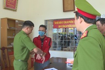 Người đàn ông "mất" Tết vì buôn bán pháo hoa