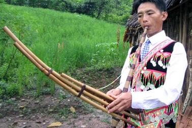 Người lưu giữ điệu khèn Mông ở Huồi Cọ