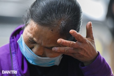 Tuổi thơ bất hạnh của cháu bé ba tuổi nghi bị cắm 9 chiếc đinh vào đầu