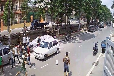 Làm rõ sự việc nhóm côn đồ mang súng, dao, kiếm đi đòi nợ