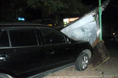 Ô tô mất lái gây tai nạn nghiêm trọng trên đường Đội Cấn