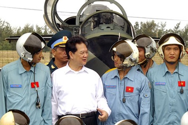 Thủ tướng: Không quân luôn phải cảnh giác và sẵn sàng chiến đấu cao