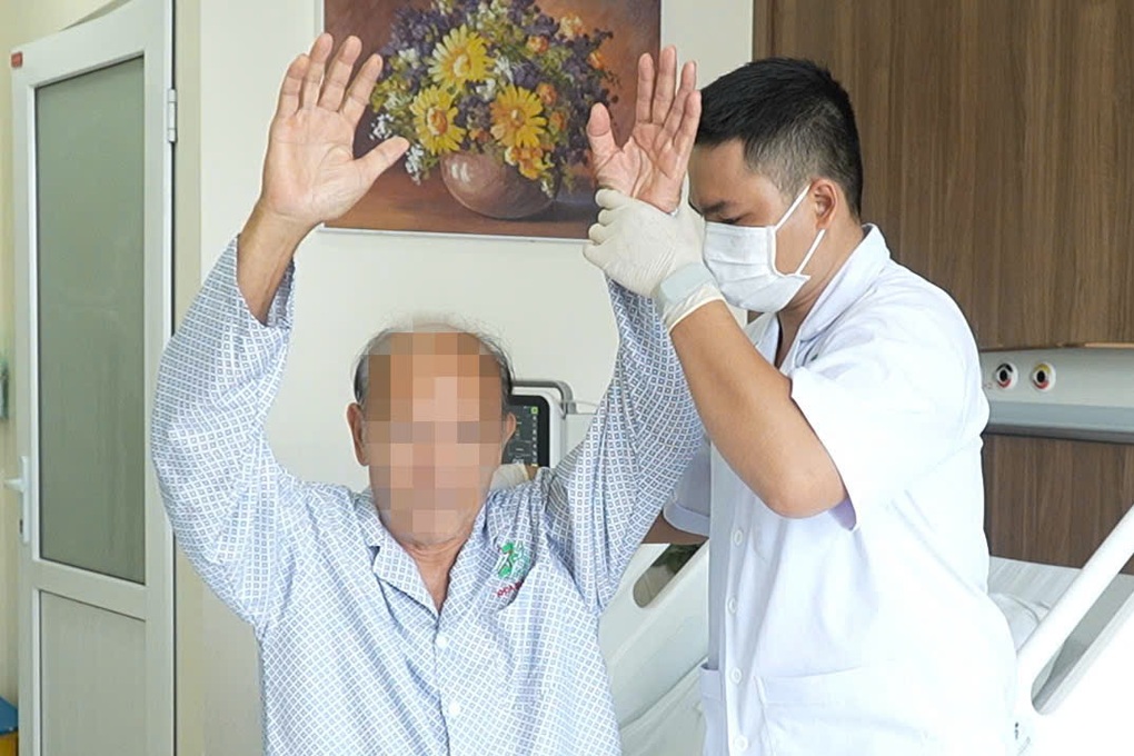 Người đàn ông đột ngột ngừng tim nguy kịch khi đang chơi tennis ở TPHCM - 2 Người đàn ông đột ngột ngừng tim nguy kịch khi đang chơi tennis ở TPHCM - 2