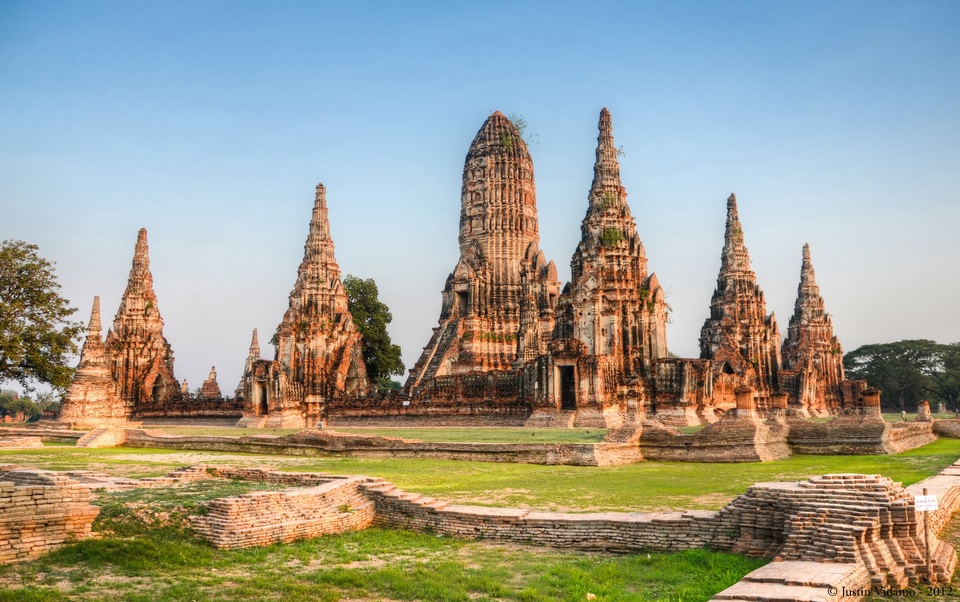Đầu tượng Phật 700 năm tuổi được rễ cây chằng chịt ôm trọn - 1 Đầu tượng Phật 700 năm tuổi được rễ cây chằng chịt ôm trọn - 1