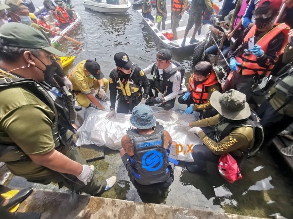 Vụ minh tinh Chiếc lá cuốn bay tử nạn: Tìm thấy vết lạ trên đùi - 2 Vụ minh tinh Chiếc lá cuốn bay tử nạn: Tìm thấy vết lạ trên đùi - 2