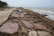 Bờ kè trăm tỷ tiếp tục sập, vỡ tan tác