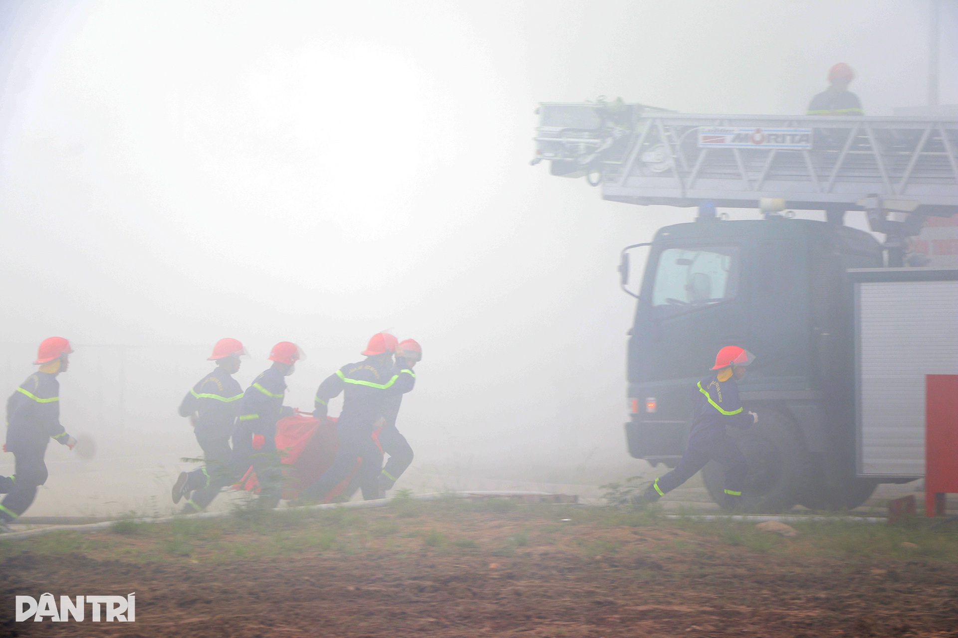 Diễn tập tình huống cháy khu ký túc có 600 công nhân - 5 Diễn tập tình huống cháy khu ký túc có 600 công nhân - 5