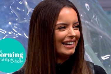 Maura Higgins duyên dáng trả lời phỏng vấn