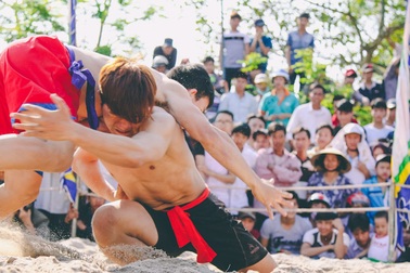 Những pha vật võ đẹp mắt của trai làng Thủ Lễ