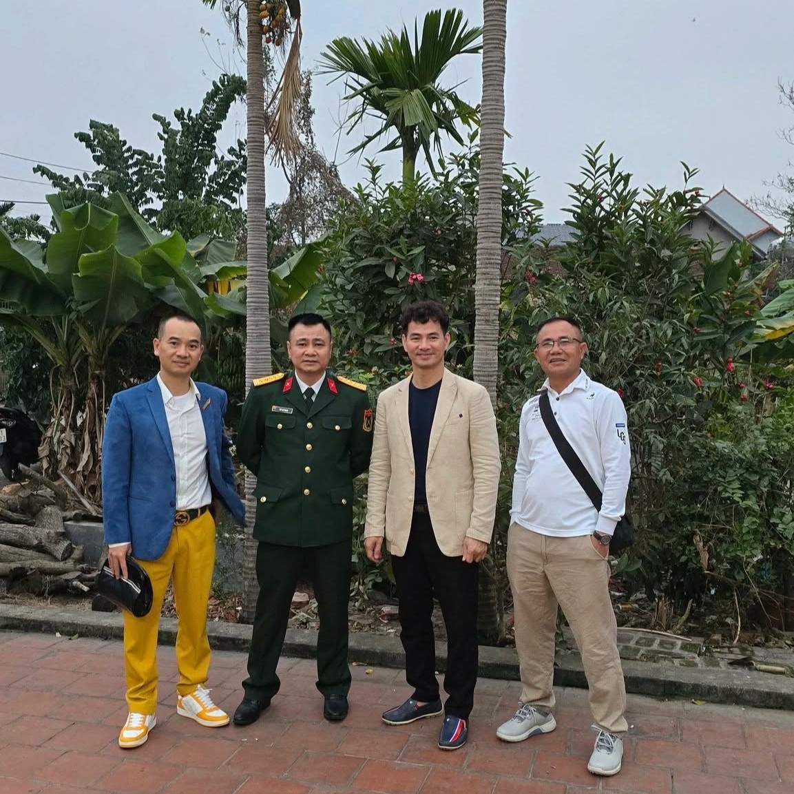 বছরের শুরুতে পিপলস আর্টিস্ট তু লং পিপলস আর্টিস্ট জুয়ান বাকের জন্মস্থান পরিদর্শন করেছেন - ১ NSND Tự Long về thăm quê nội của NSND Xuân Bắc dịp đầu năm - 1