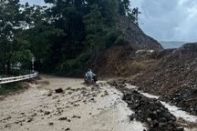 Sạt lở vùi lấp lán trại, 3 người không kịp chạy thoát