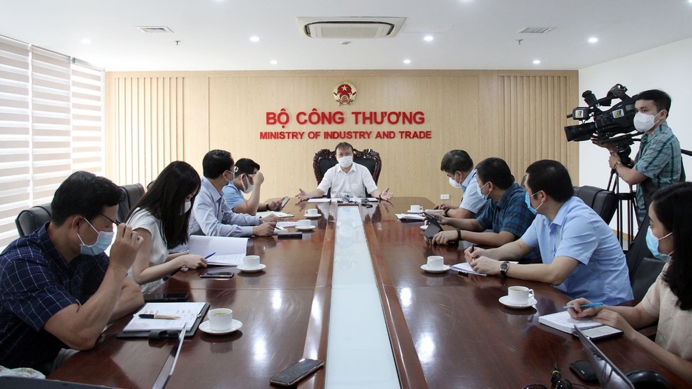 Phải đảm bảo cung ứng hàng thiết yếu cho người dân cả nước - 1 Phải đảm bảo cung ứng hàng thiết yếu cho người dân cả nước - 1