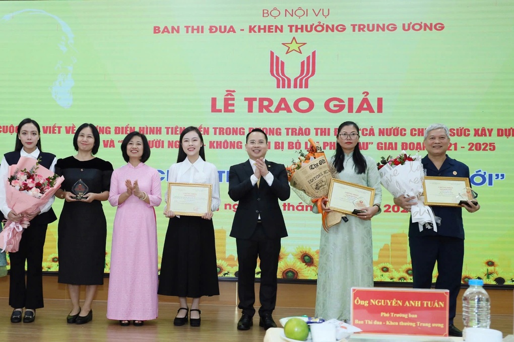 Báo Dân trí nhận 2 giải tại cuộc thi viết về các điển hình tiên tiến - 2 Báo Dân trí nhận 2 giải tại cuộc thi viết về các điển hình tiên tiến - 2