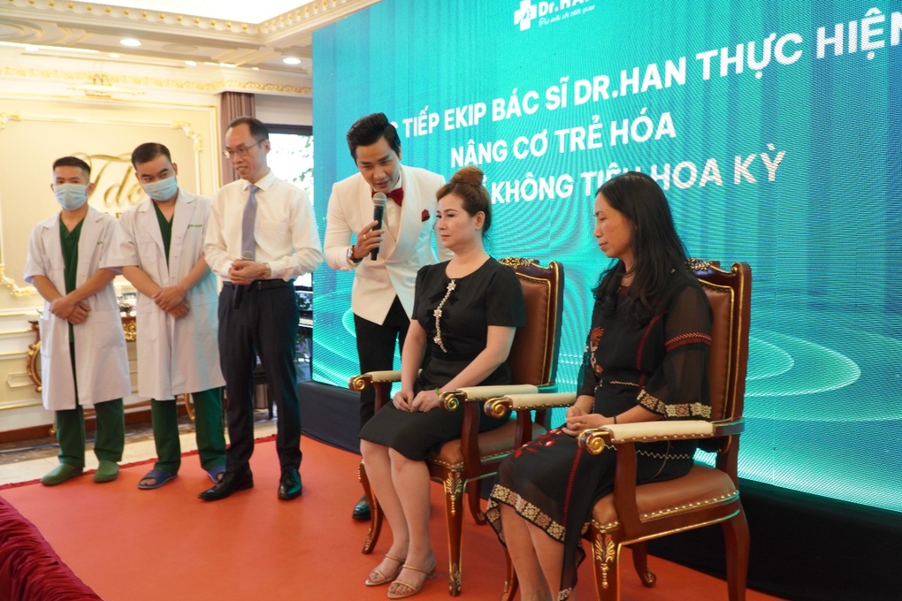 MC Nguyễn Cao Kỳ Duyên bất ngờ trước ca trẻ hóa da chỉ trong 60 phút - 5 MC Nguyễn Cao Kỳ Duyên bất ngờ trước ca trẻ hóa da chỉ trong 60 phút - 5
