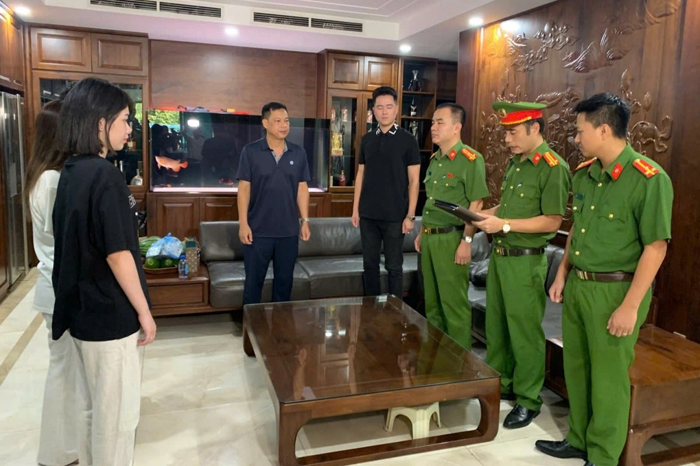 Khám xét khẩn cấp nhà riêng giang hồ Mạnh Gỗ” ở Thanh Hóa - 2 Khám xét khẩn cấp nhà riêng giang hồ Mạnh Gỗ” ở Thanh Hóa - 2