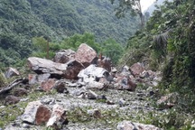 Đi rừng lấy mật ong, người đàn ông bị đá núi sạt lở đè tử vong