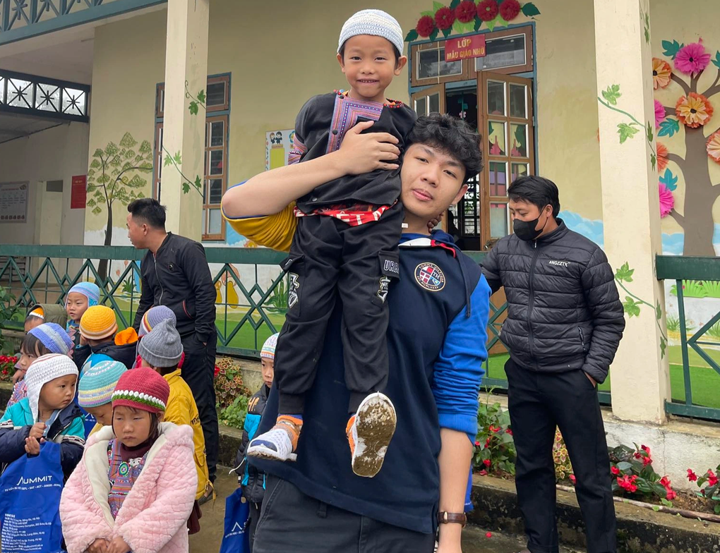 Nam sinh yêu nước hoa được loạt đại học Mỹ chào đón - 1 Nam sinh yêu nước hoa được loạt đại học Mỹ chào đón - 1