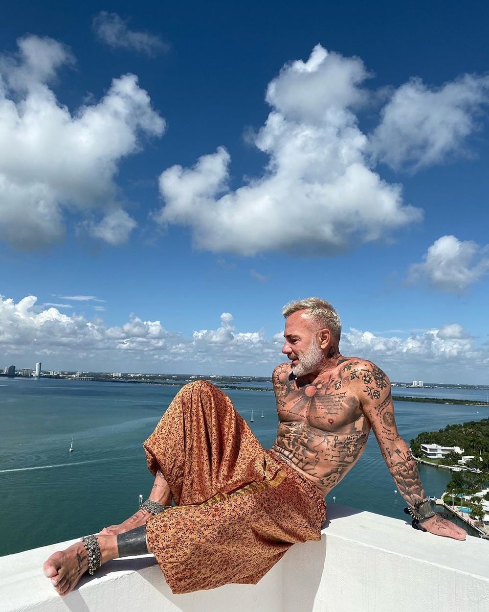 Triệu phú chất lừ: Sở hữu tài sản 400 triệu USD, bạn gái kém 27 tuổi - 3 Triệu phú chất lừ: Sở hữu tài sản 400 triệu USD, bạn gái kém 27 tuổi - 3