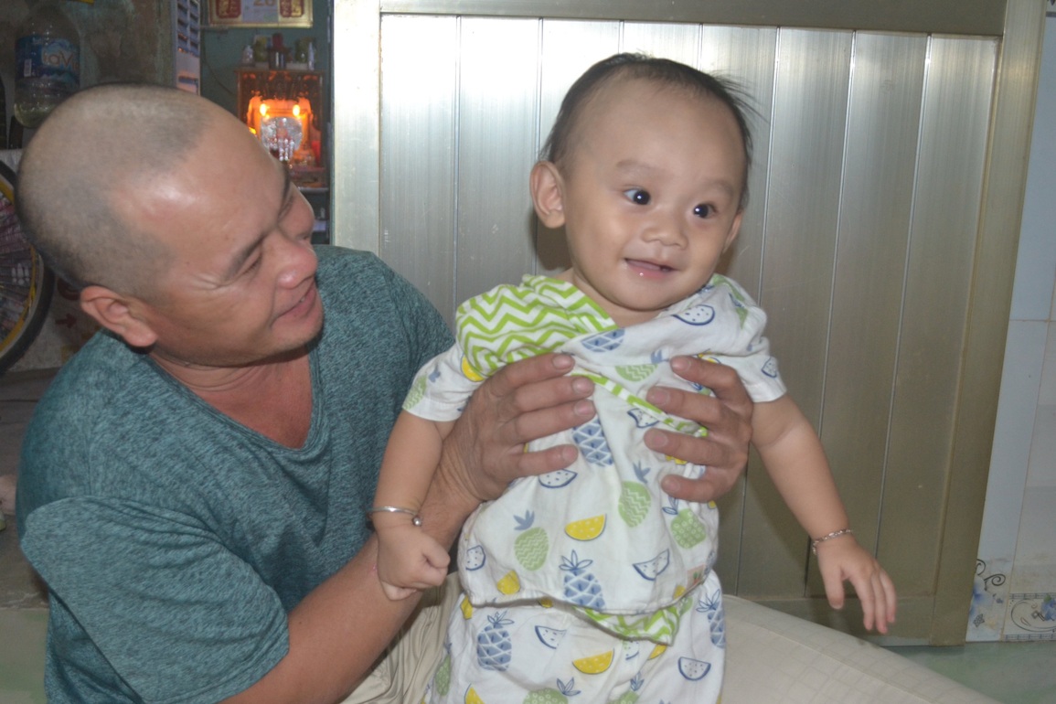 Bé bị bỏ rơi ở khu nhà giàu, duyên số được chị lao công nghèo nhận nuôi - 3 Bé bị bỏ rơi ở khu nhà giàu, duyên số được chị lao công nghèo nhận nuôi - 3