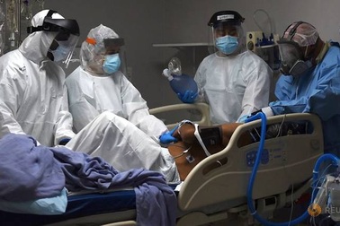 Ca mắc Covid-19 tăng kỷ lục, bang tại Mỹ áp lệnh giới nghiêm