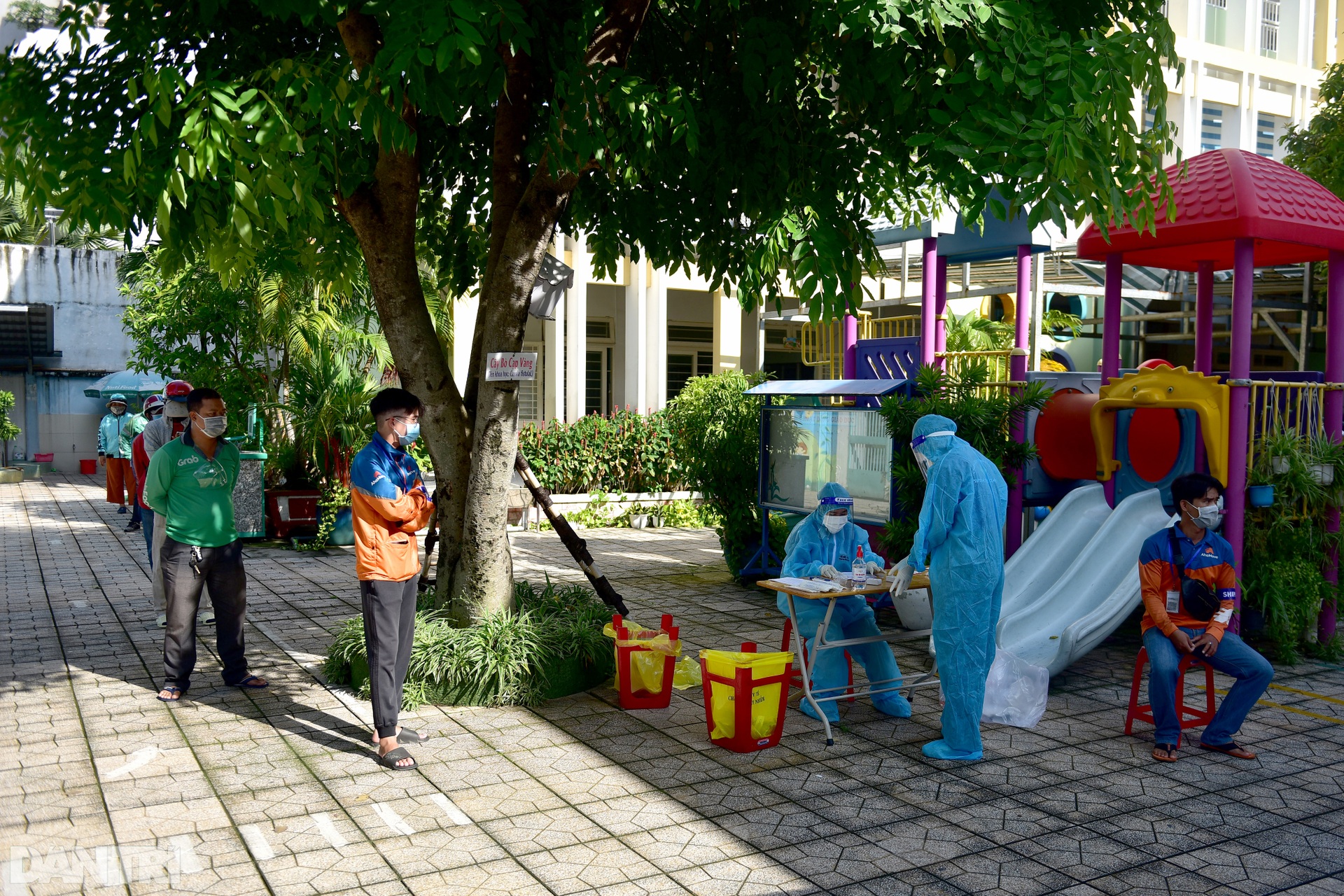 Shipper ở TPHCM chạy khắp nơi mới tìm được điểm test nhanh Covid-19 - 6 Shipper ở TPHCM chạy khắp nơi mới tìm được điểm test nhanh Covid-19 - 6