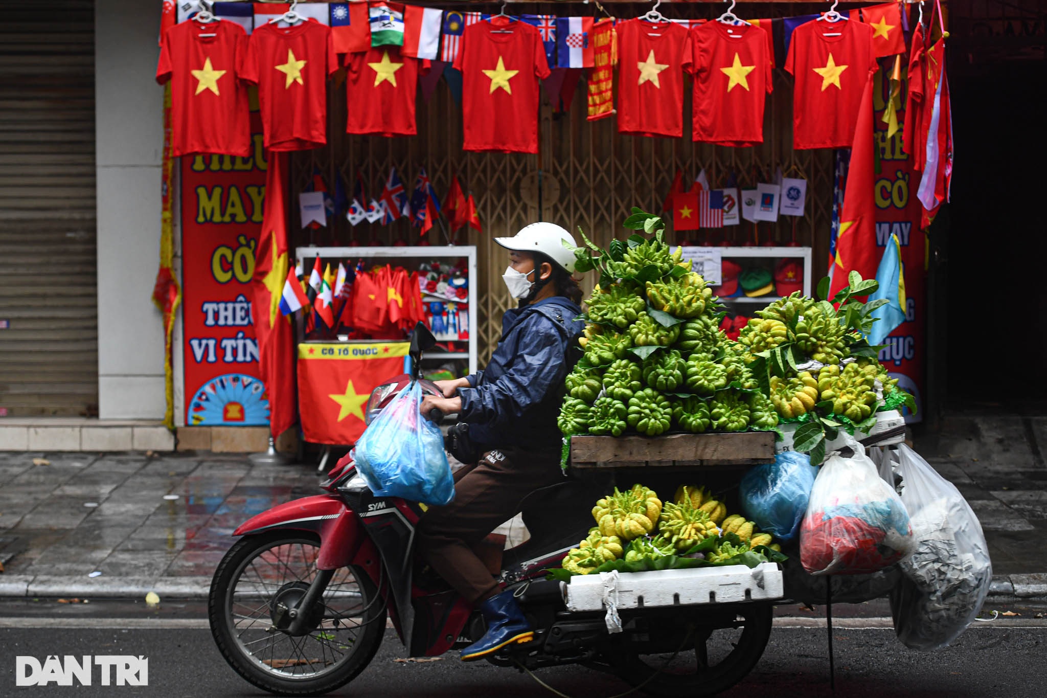 Người Hà Nội tấp nập chuẩn bị đồ lễ trước ngày tiễn ông Táo về trời - 15 Người Hà Nội tấp nập chuẩn bị đồ lễ trước ngày tiễn ông Táo về trời - 15