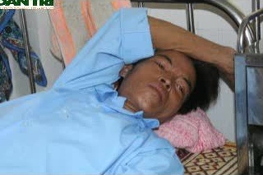 Nỗi niềm cay đắng của người cha mang trọng bệnh