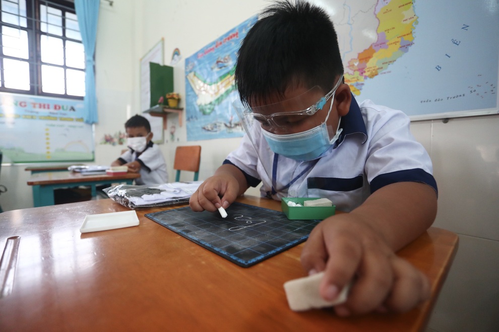 Không lo trẻ đi học nhiễm Covid, chỉ lo trường... rối khi có F0 - 3 Không lo trẻ đi học nhiễm Covid, chỉ lo trường... rối khi có F0 - 3