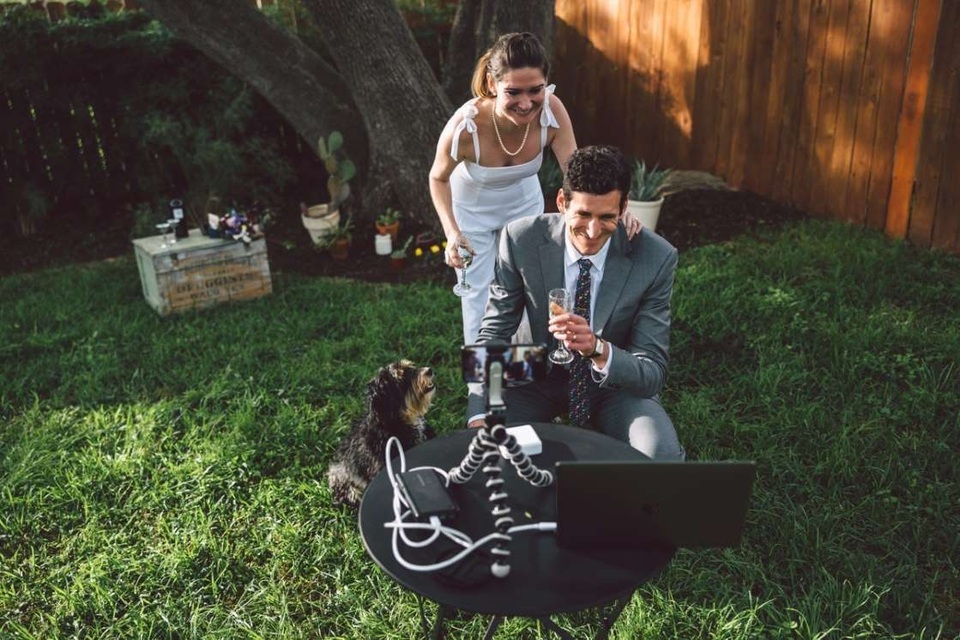 Thời dịch Covid-19, 200 khách dự đám cưới qua... mạng - 4