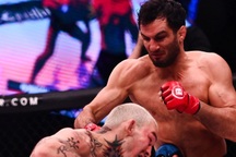 Võ sĩ tung cú đấm hạ gục đối thủ chỉ sau 85 giây thi đấu